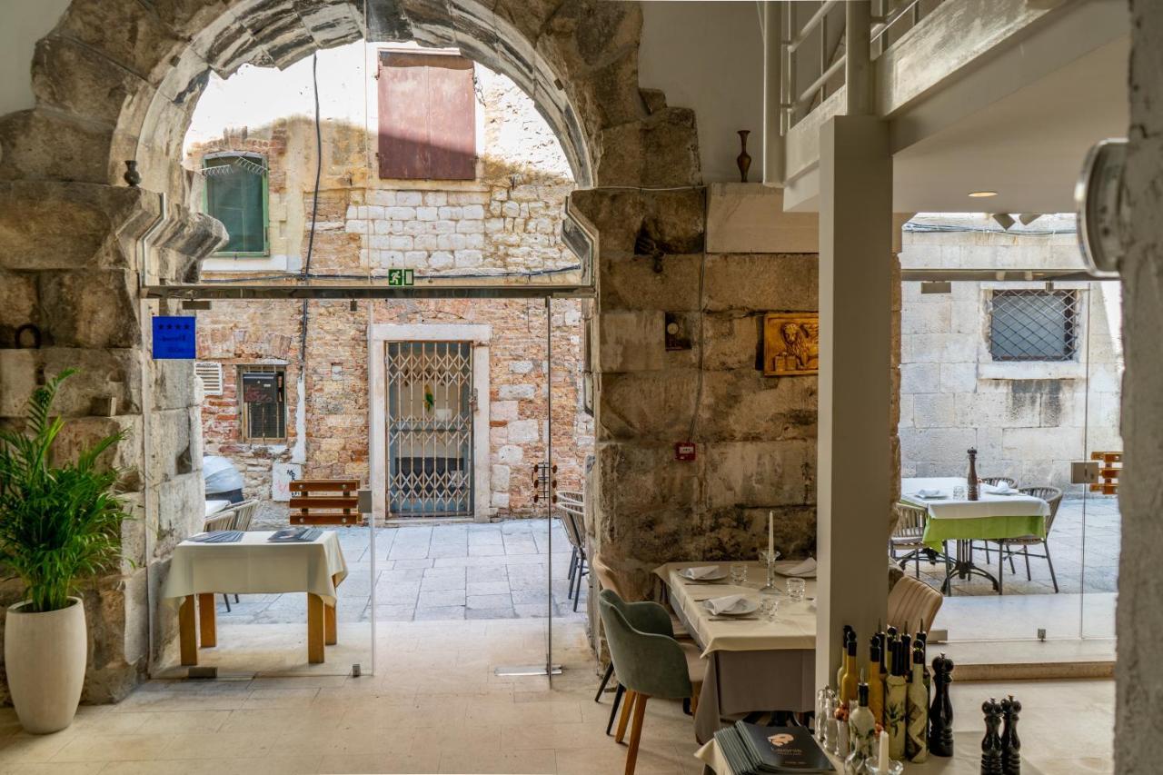 Leonis Restaurant & Rooms Split Bagian luar foto