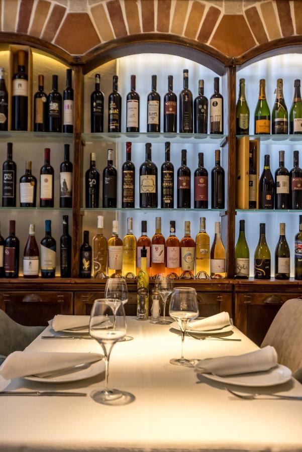 Leonis Restaurant & Rooms Split Bagian luar foto