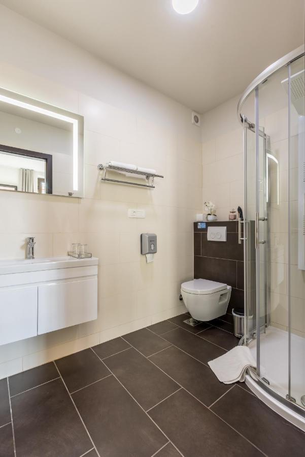 Leonis Restaurant & Rooms Split Bagian luar foto